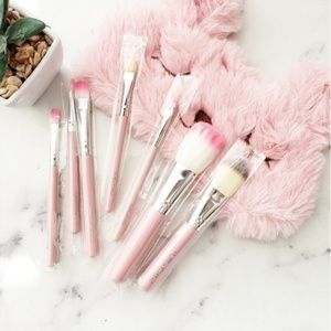 Makeup - SALE! NEW - LOT OF 7 HELLOW KITTY MAKEUP BRUSHES Makeup - SALE! NEW - LOT OF 7 HELLOW KITTY MAKEUP BRUSHES